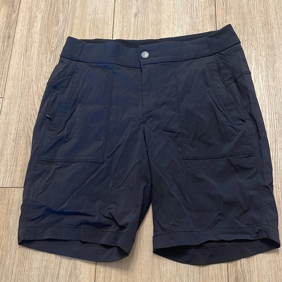 Athleta Trekkie Bermuda 2.0 Short Black Sz 6 Women’s - Picture 3 of 6